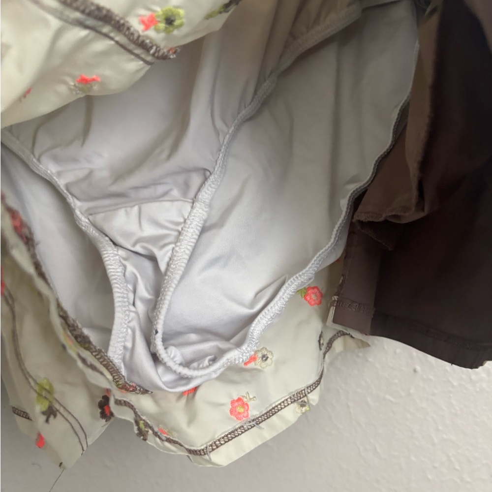 Free People Movement Athletic Shorts with pockets L - Picture 2 of 5